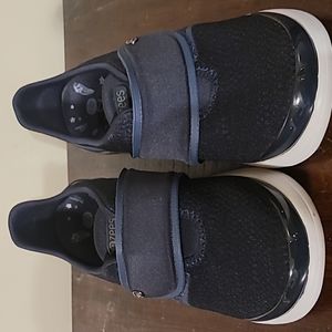 BZees Comfort Shoes for Women, Sz.8.5